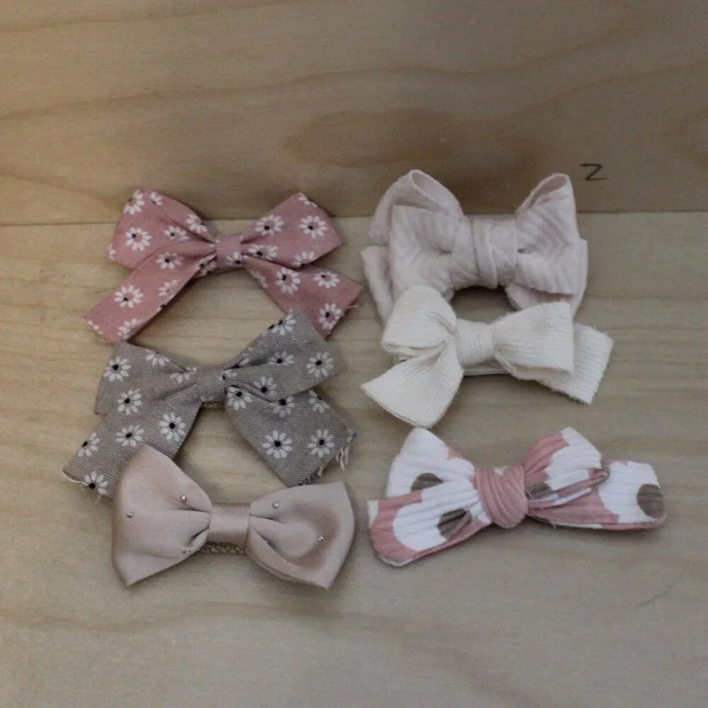 Lot of Little Girls Bows/Hair Accessories